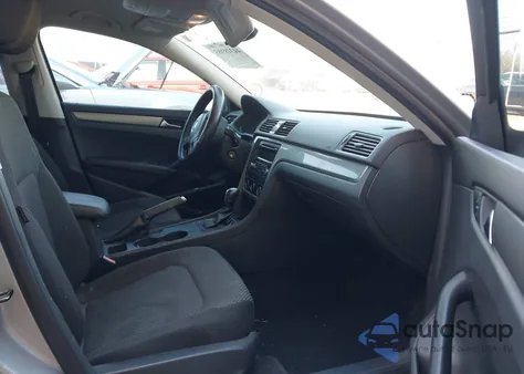 2013 Volkswagen Passat S z USA, uszkodzony, nr VIN 1VWAP7A36DC082920